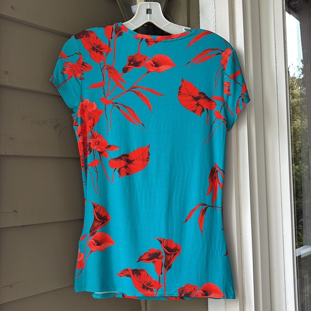 Ted Baker Turquoise and Red Floral Short Sleeve Tee. Sz 2 (US Sz 4-6). Gorgeous